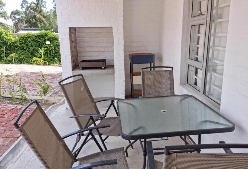 بنسيون Greenhouse Accommodation