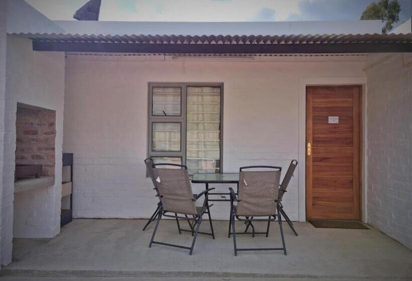 بنسيون Greenhouse Accommodation