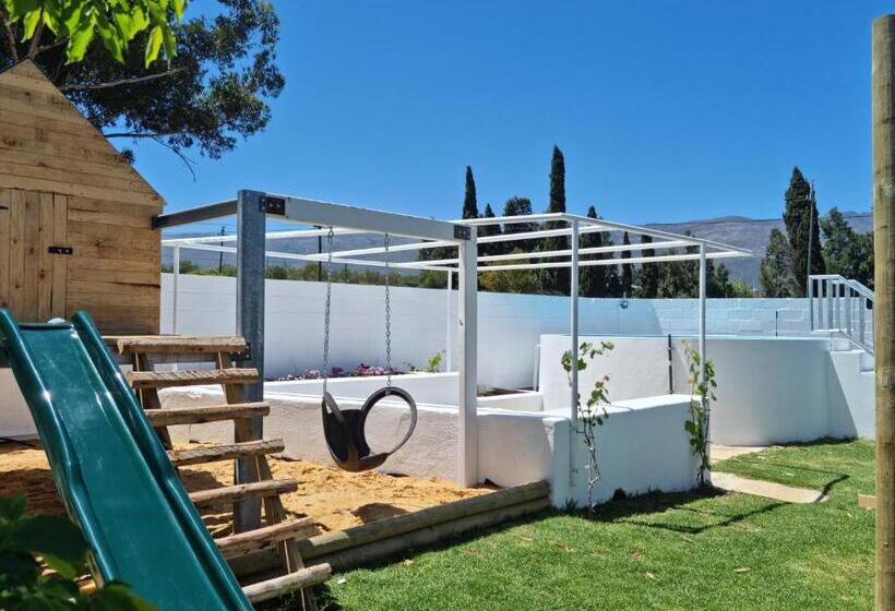 بنسيون Greenhouse Accommodation