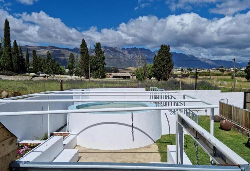 بنسيون Greenhouse Accommodation