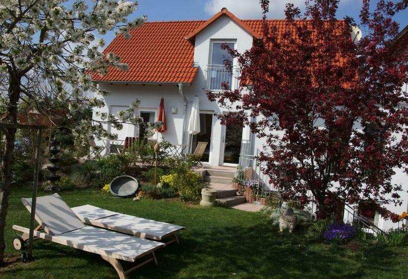 פנסיון Karuna Haus