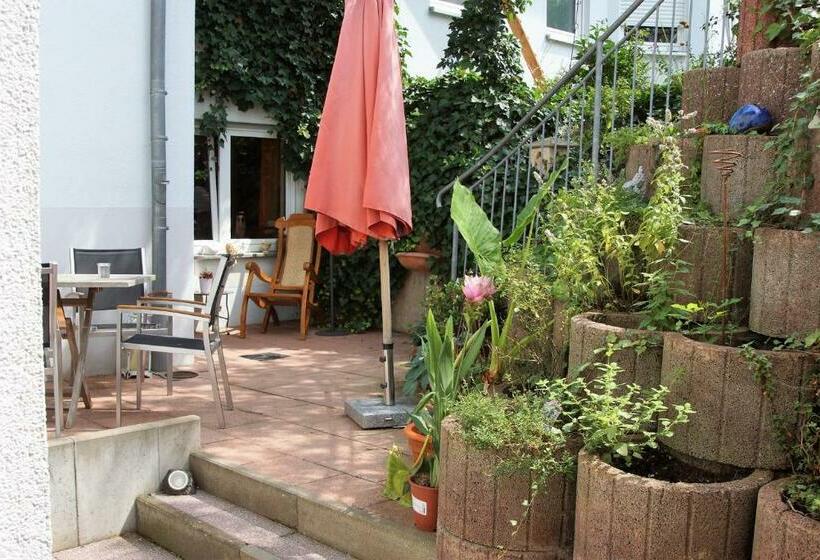 פנסיון Karuna Haus