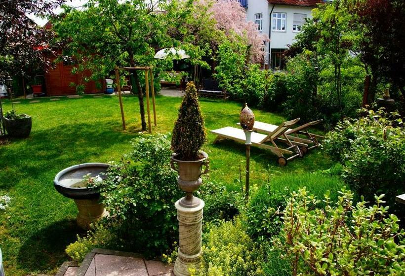 פנסיון Karuna Haus