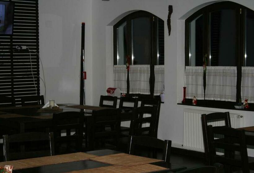 ペンション , La Moara