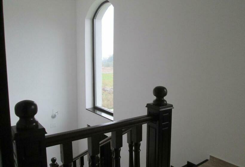 ペンション , La Moara