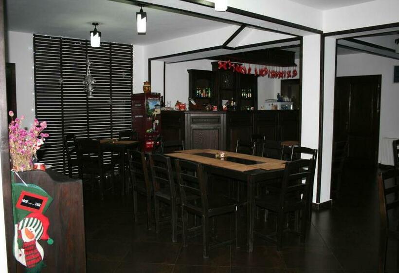 ペンション , La Moara