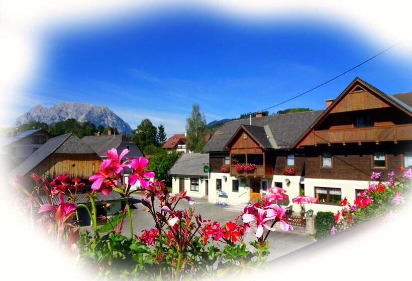 بنسيون Lasserhof