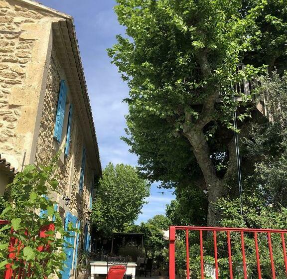 פנסיון Les Volets Bleus Provence
