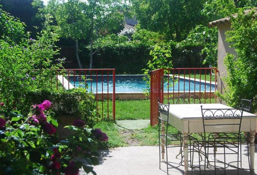 펜션 Les Volets Bleus Provence