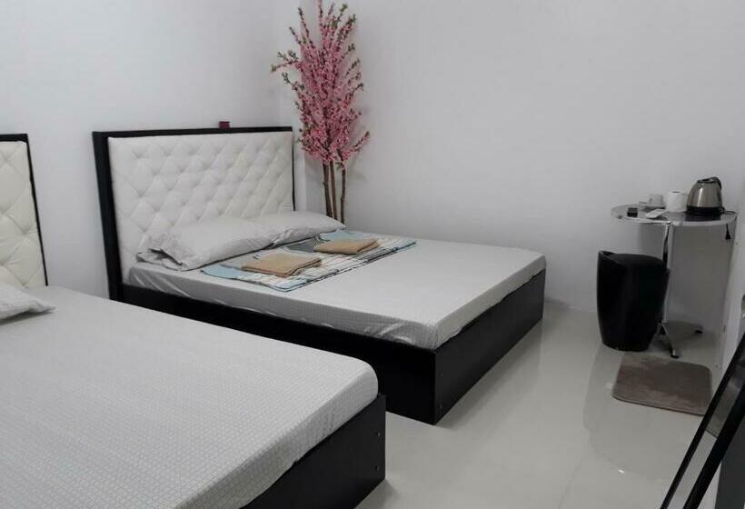 پانسیون N&j Lopez Lodging House