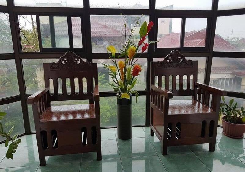 پانسیون N&j Lopez Lodging House