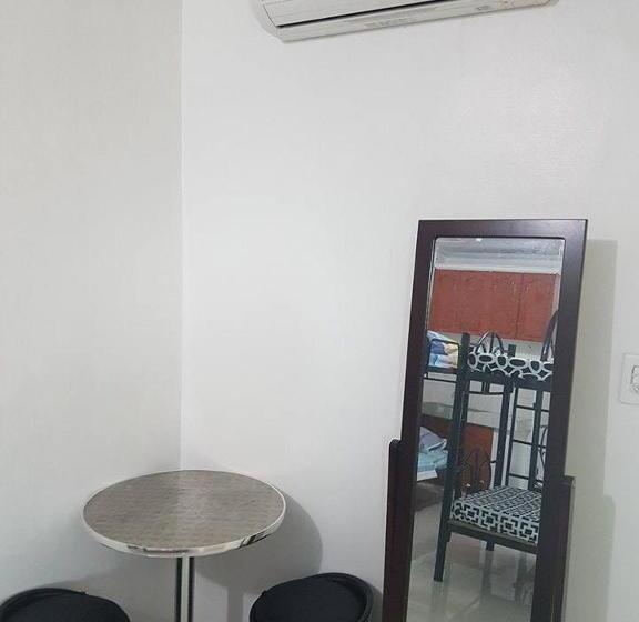 پانسیون N&j Lopez Lodging House