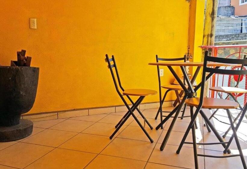 ペンション Posada Familiar El Dorado