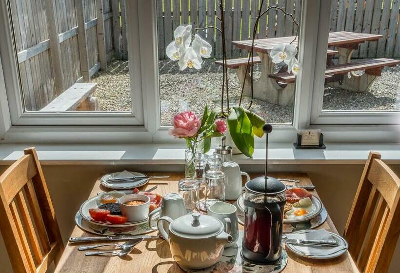 Пансион The Birches