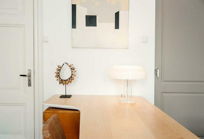 بنسيون The Market Retreat