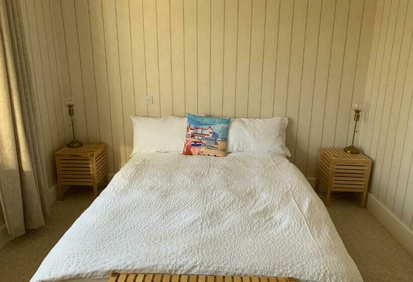 Picaroons Bed And Breakfast