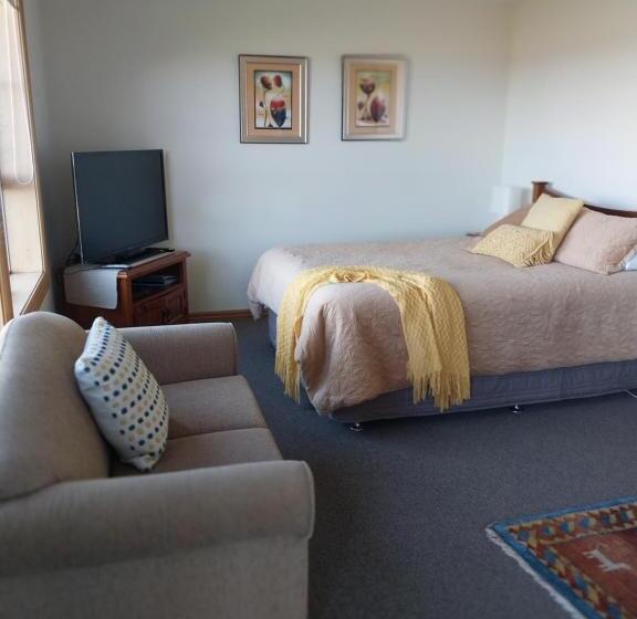 Rarangi Seaview On The Beach B&b