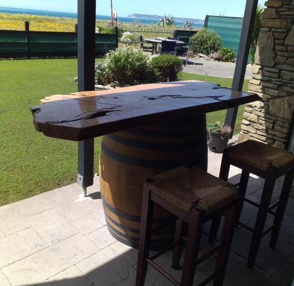 Rarangi Seaview On The Beach B&b