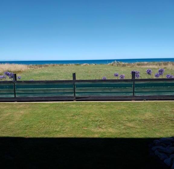 Rarangi Seaview On The Beach B&b