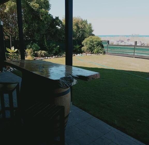 Rarangi Seaview On The Beach B&b