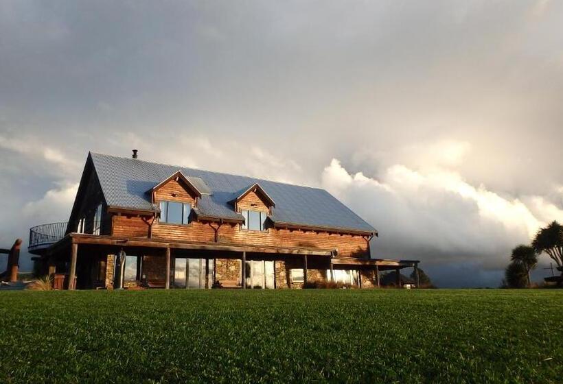 Tree House Lodge Bed & Breakfast