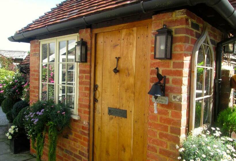 مبيت وإفطار Clayton Wickham Farmhouse