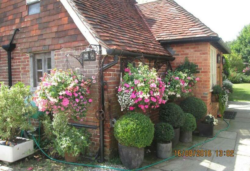 مبيت وإفطار Clayton Wickham Farmhouse