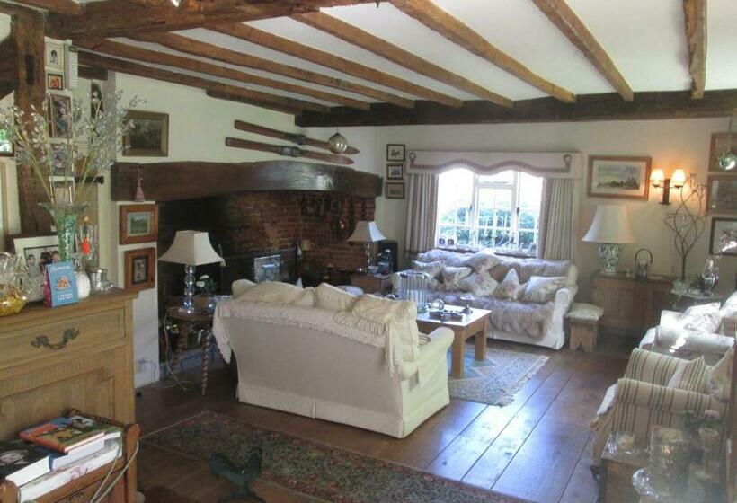 مبيت وإفطار Clayton Wickham Farmhouse
