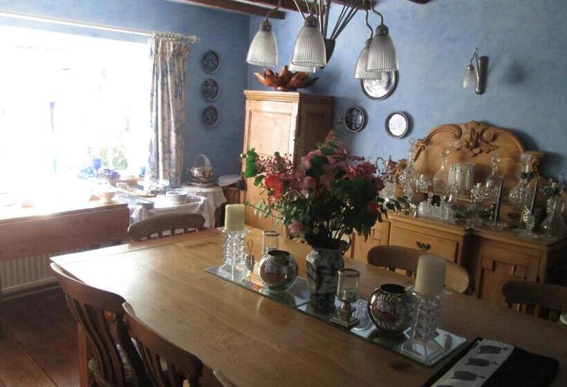 مبيت وإفطار Clayton Wickham Farmhouse