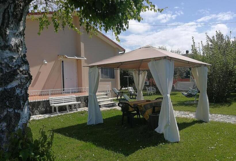 ベッドアンドブレックファースト La Mimosa Chic