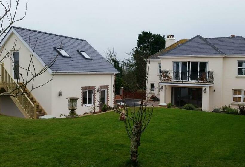 ベッドアンドブレックファースト Little Orchard House