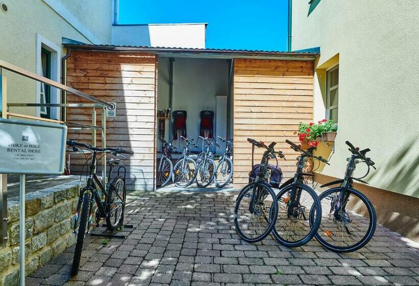 住宿加早餐  Pension Kral