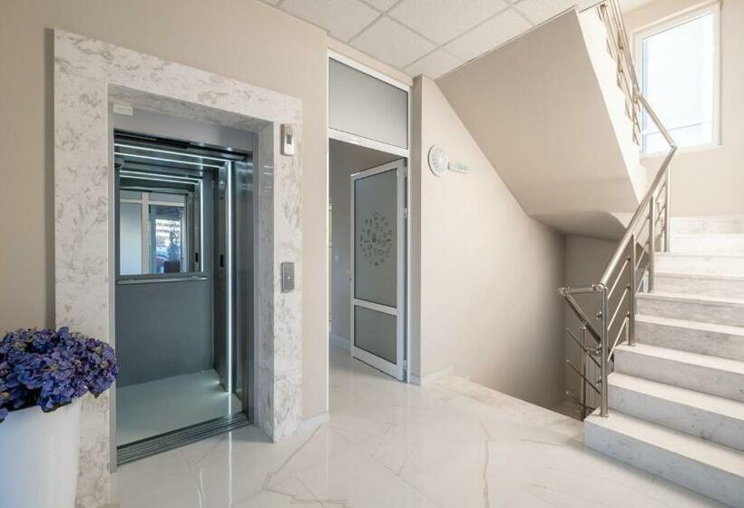 Blue Label Apart House