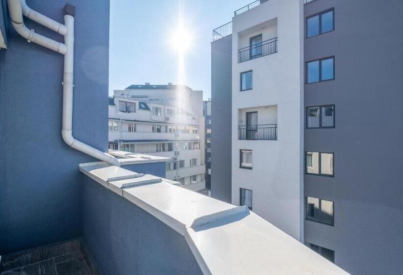 Blue Label Apart House