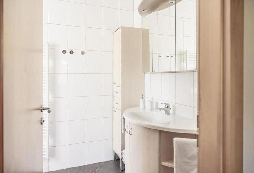 هتل Bauernhof Kure