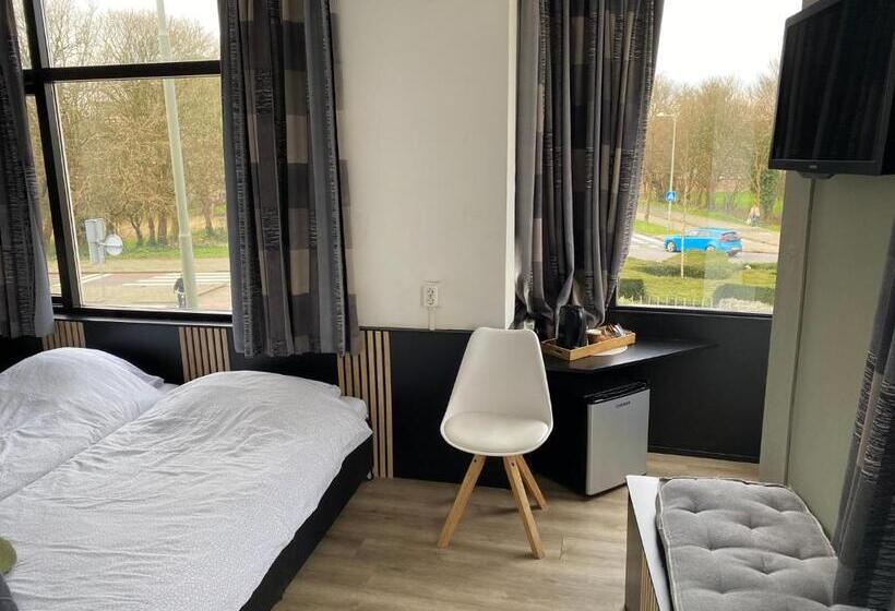 ホテル Cafe The Windmill