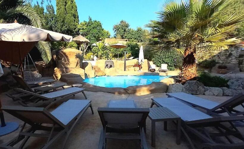 هتل The Red Farm Relais & Spa