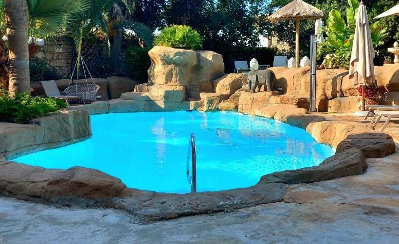 هتل The Red Farm Relais & Spa