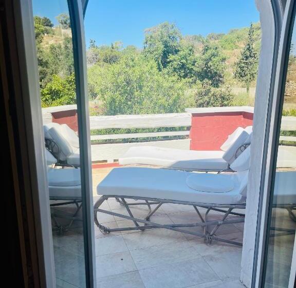 هتل The Red Farm Relais & Spa