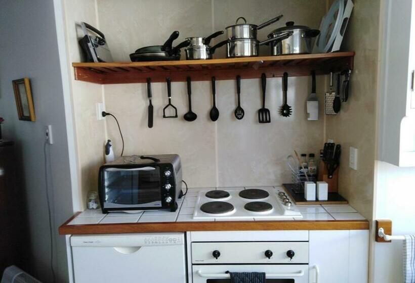 פנסיון Charmae Guest House