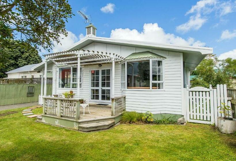 פנסיון Charmae Guest House