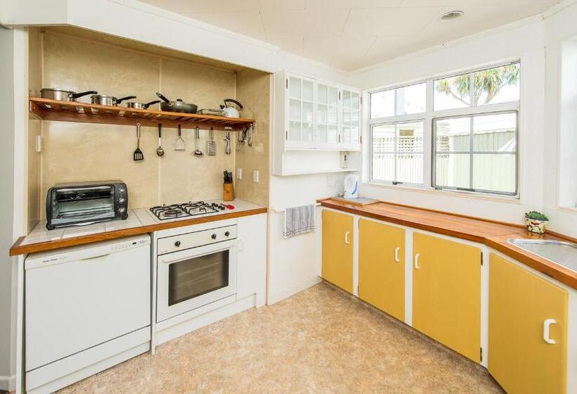 פנסיון Charmae Guest House