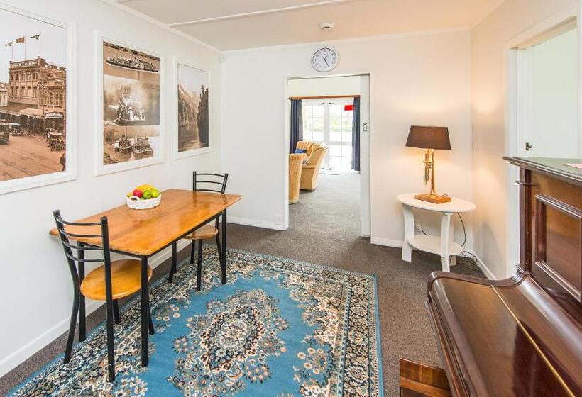 פנסיון Charmae Guest House