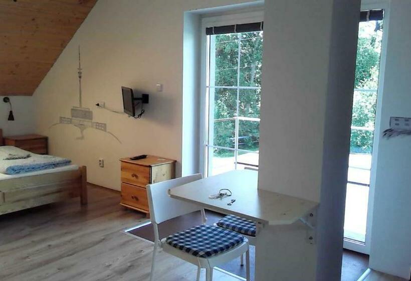 膳宿费 Penzion Laky