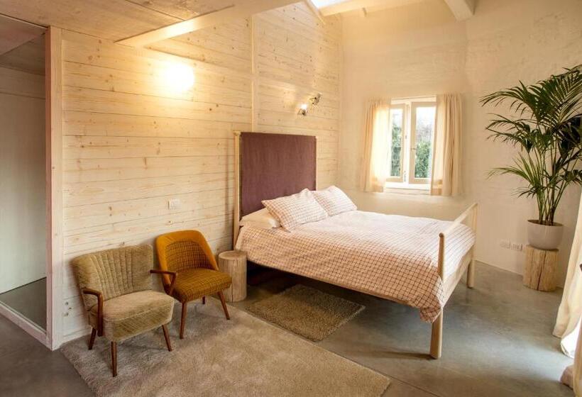 ペンション Sasaràl Suites