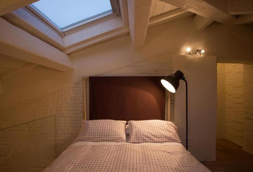 ペンション Sasaràl Suites