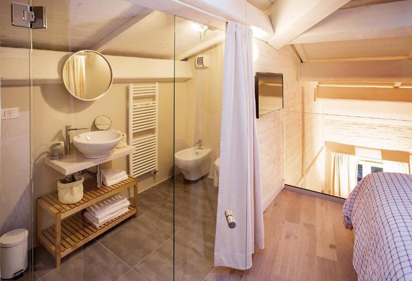 ペンション Sasaràl Suites