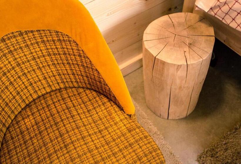 ペンション Sasaràl Suites