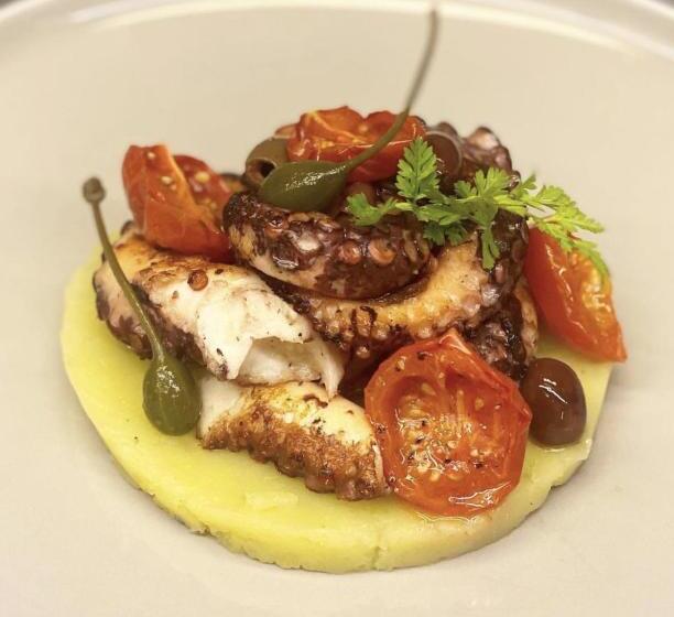 ペンション Sasaràl Suites