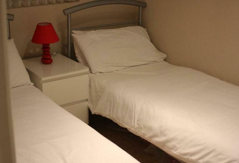 Пансион Seaview Cottage